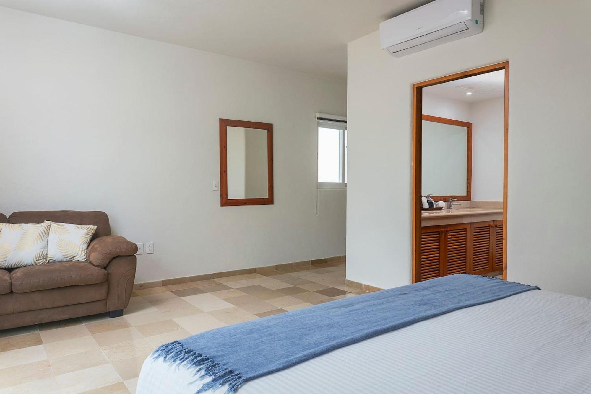 Costa Brava Apartments I Ocean Front